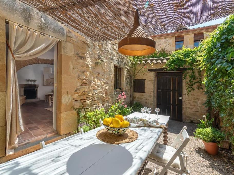 Preciosa casa rural en el centro de Peratallada Exterior foto